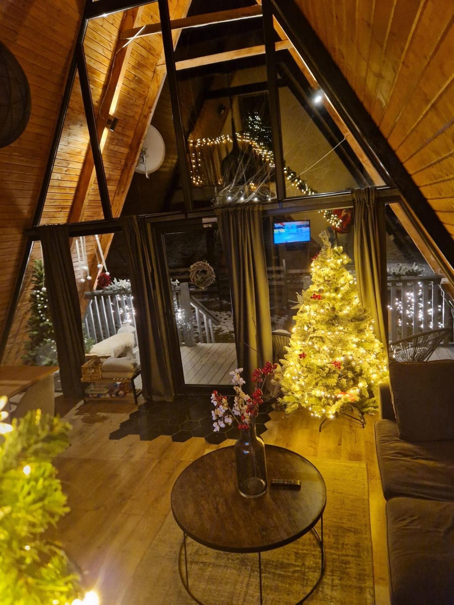 Harmony Villa Lupeni Straja エクステリア 写真